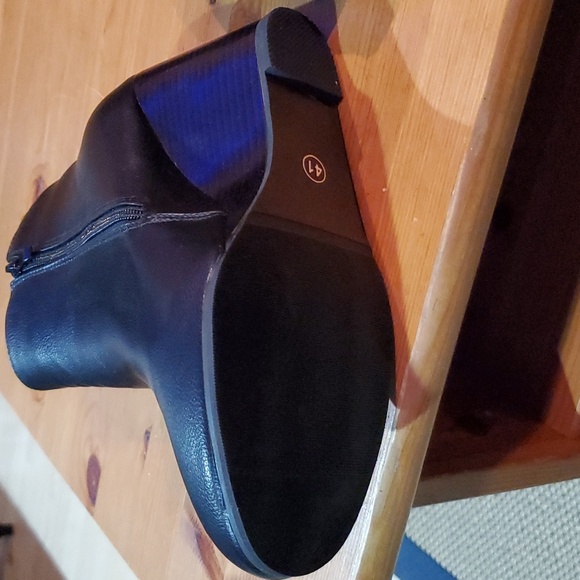 Black platform boots with side zipper - Picture 4 of 5